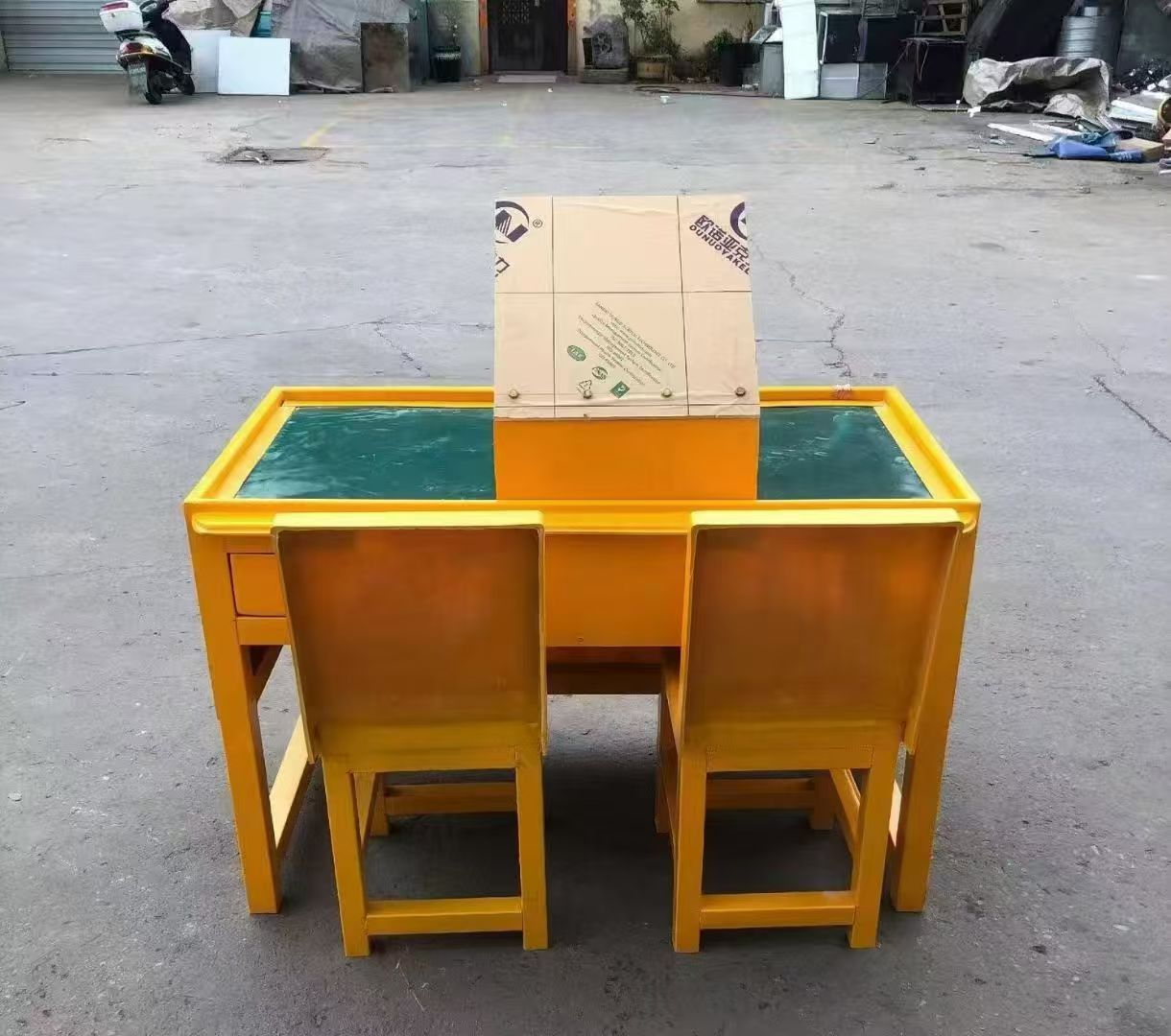 叠彩防静电导通桌井下煤矿火工品发放桌：危险品流转的安全守护者